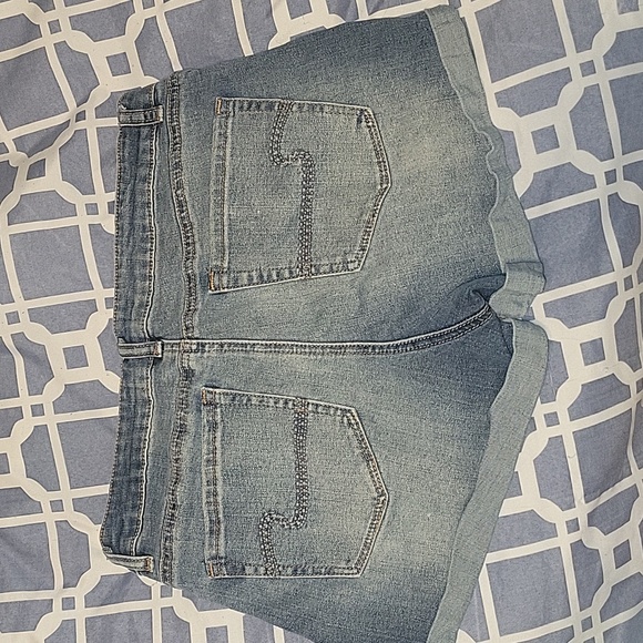 Distress denim shorts - Picture 2 of 3